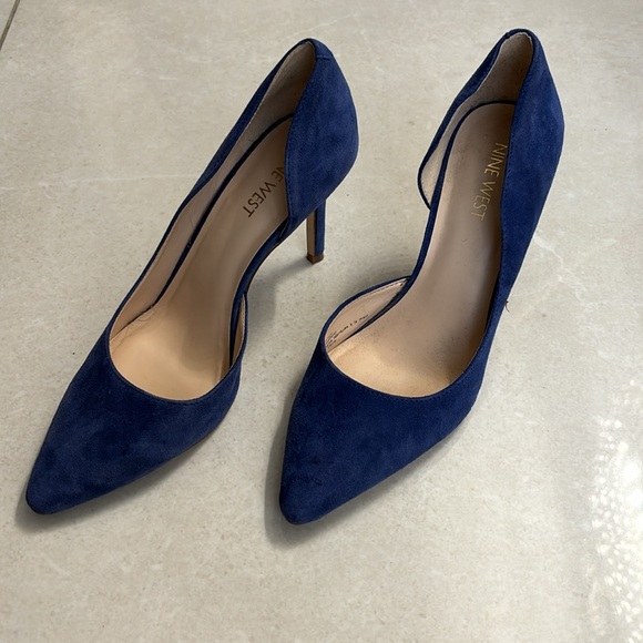 NINE WEST SUEDE HEELS - Picture 2 of 6